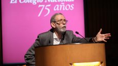 Durante la presentación del libro "Transgénicos. Grandes Beneficios, ausencia de daños y mitos", los investigadores comieron cereal elaborado a base de maíz transgénico y lo compartieron con el público asistente para comprobar que consumirlo no representa daño a la salud. (Fotos: Elizabeth Ruiz Jaimes/AMC.)