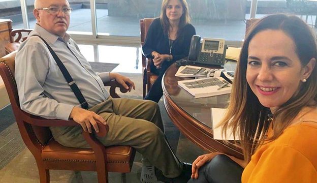 Del Río Venegas Coordinadora de la Comisión de Rendición de Cuentas, en reunión con David Colmenares y Teresa Guajardo para afinar detalles del Seminario