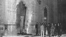 El 30 de julio de 1968 un grupo de granaderos derribó con un bazucazo la puerta colonial de la que fuera la Escuela Nacional Preparatoria, ubicada en el Colegio de San Ildefonso, en el Centro Histórico de la Ciudad de México, para reprimir las protestas estudiantiles que habían realizado días antes alumnos del IPN y la UNAM, este hecho marcó el inicio del movimiento estudiantil del 68. (Foto: Armando Lenin Salgado / tomada internet.)