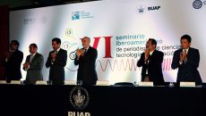 "Hemos empujado una agenda muy activa para producir conocimiento, pero también para acercar los nuevos descubrimientos, productos o procesos a las personas e incidir en su bienestar general", dijo Enrique Cabrero, director general del Conacyt, durante la inauguración del VI Seminario iberoamericano de periodismo de ciencia, tecnología e innovación, en la Benemérita Universidad Autónoma de Puebla. (Foto: Mariana Dolores/FCCyT.)