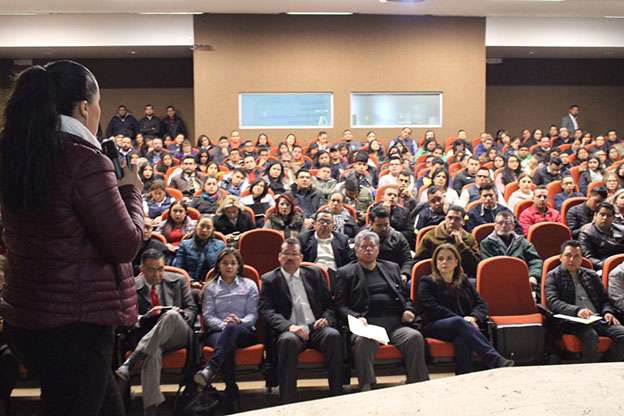 La Dra. Gabriela Montes durante su conferencia en materia de Derechos ARCO y Datos Personales