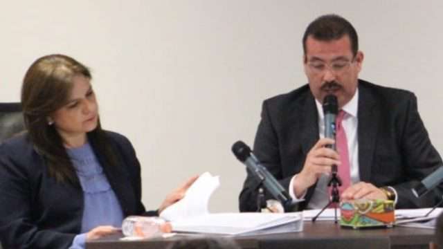 El Comisionado Presidente Samuel Montoya Álvarez y la Comisionada Julieta del Río Venegas