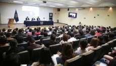 El auditorio Dr. Jorge Carpizo, de la Coordinación de Humanidades de la UNAM, lució un lleno total durante la conferencia magistral “La corrupción del Estado en América Latina”, que dictó el sociólogo Manuel Castells, catedrático emérito de la Universidad de California, Berkeley y miembro correspondiente de la Academia Mexicana de Ciencias. (Fotos: Elizabeth Ruiz Jaimes/AMC.)