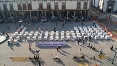 El 12 de diciembre de 2011 se inauguró la Tabla Periódica Monumental en la plaza pública de Santo Domingo, en el centro de la Ciudad de México, como parte de la celebración del Año Internacional de la Química, desde entonces ha estado en diferentes universidades, preparatorias y congresos de la Sociedad Química de México. (Fotos: cortesía Dra. Lena Ruiz A.)